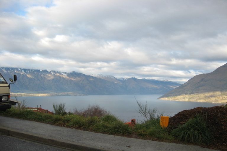 Photo of property in 6 Caples Place, Fernhill, Queenstown, 9300