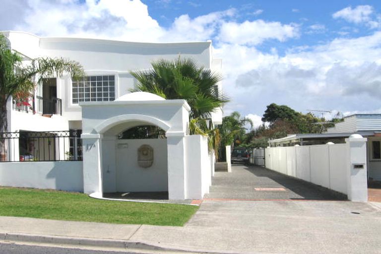 Photo of property in 17a Sharon Road, Waiake, Auckland, 0630