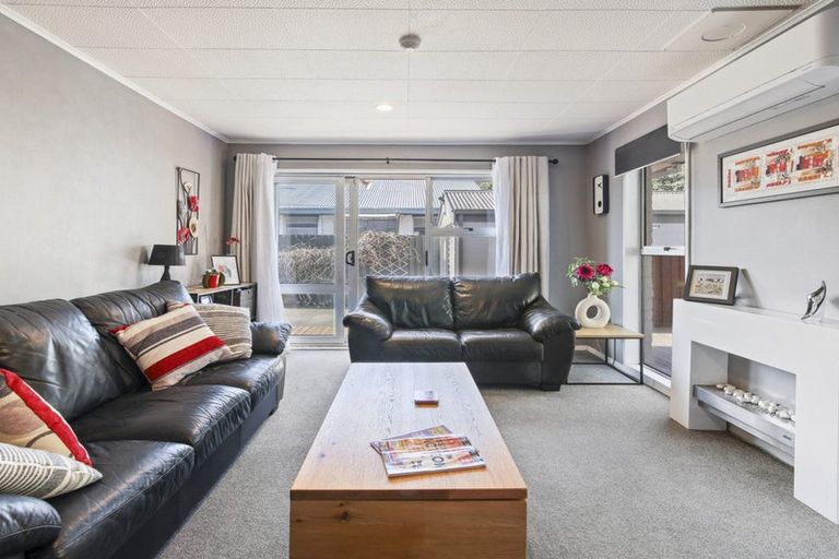 Photo of property in 2/140 Hay Street, Bromley, Christchurch, 8062