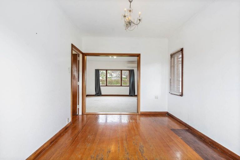 Photo of property in 33 St Michaels Avenue, Point Chevalier, Auckland, 1022