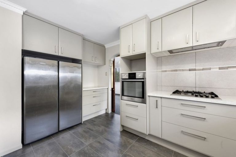 Photo of property in 14 King Charles Drive, Kingsley Heights, Upper Hutt, 5018