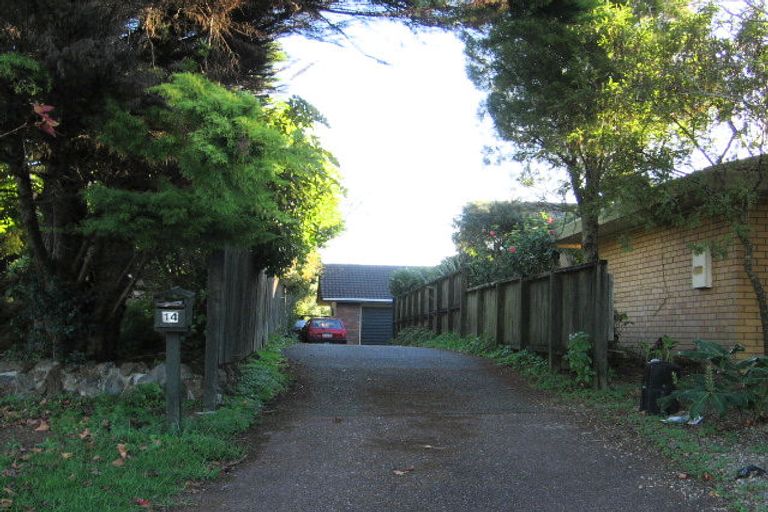 Photo of property in 14 Redlands Grove, Swanson, Auckland, 0612