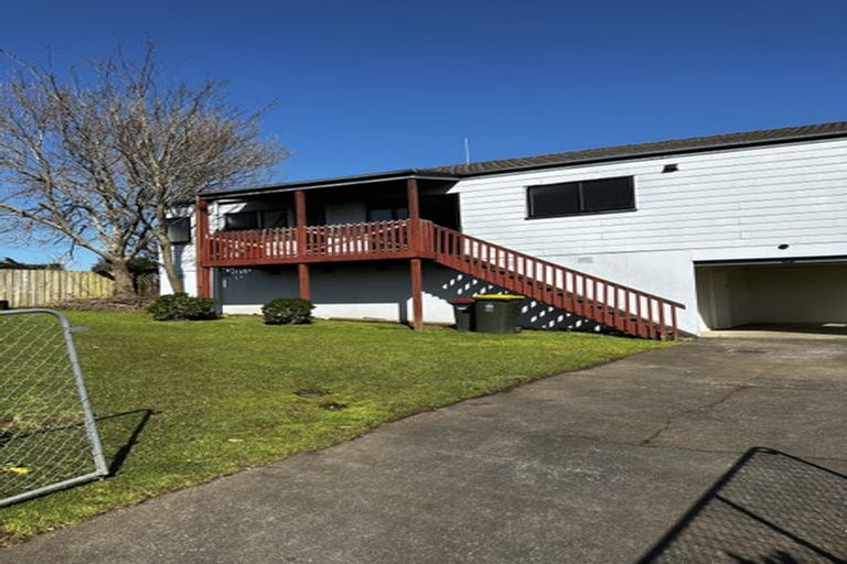 Photo of property in 18 Kopara Place, Clendon Park, Auckland, 2103