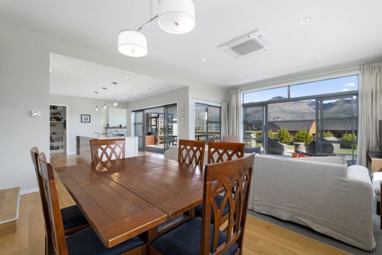 Photo of property in 11 Urquhart Place, Wanaka, 9305