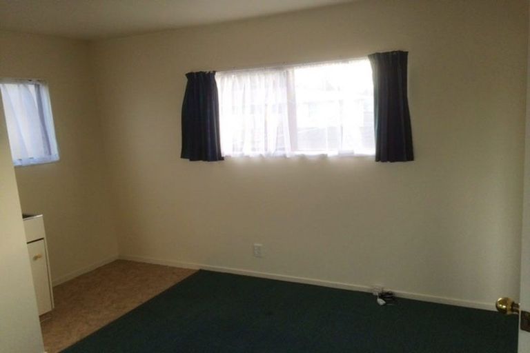 Photo of property in 16 Saint Leonards Road, Kelston, Auckland, 0602