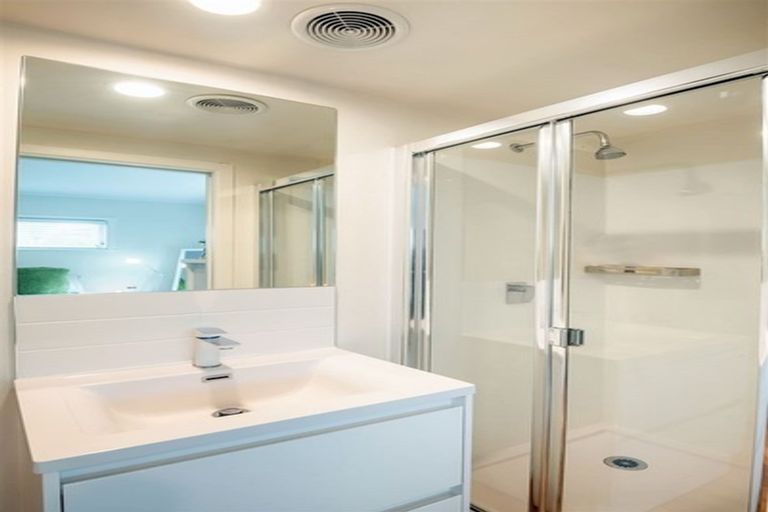 Photo of property in 1/24 William Souter Street, Forrest Hill, Auckland, 0620