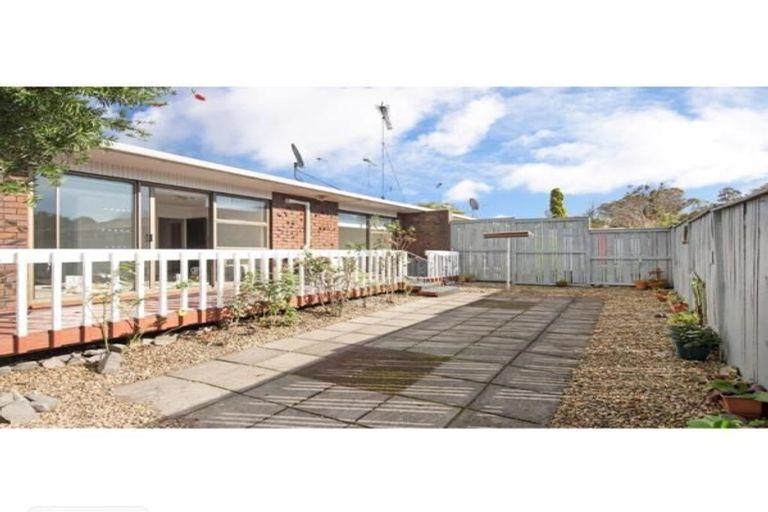 Photo of property in 2/74 Wellington Street, Howick, Auckland, 2014