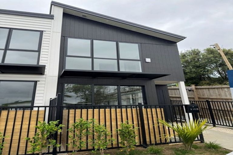 Photo of property in 3/23 Tudor Road, Henderson, Auckland, 0610