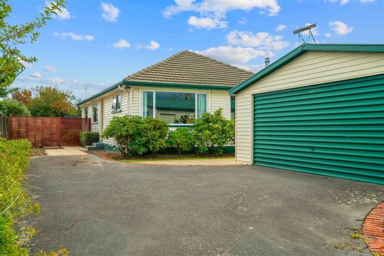 Photo of property in 51 Winters Road, Redwood, Christchurch, 8051