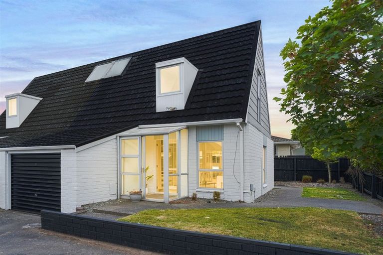 Photo of property in 2/106 Barrington Street, Somerfield, Christchurch, 8024