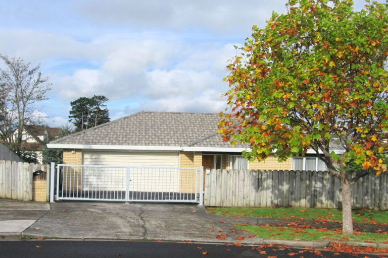 Photo of property in 12 Jay Court, Botany Downs, Auckland, 2010