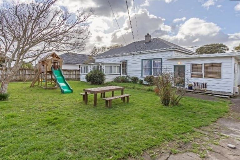 Photo of property in 27 Tramway Road, Beach Haven, Auckland, 0626