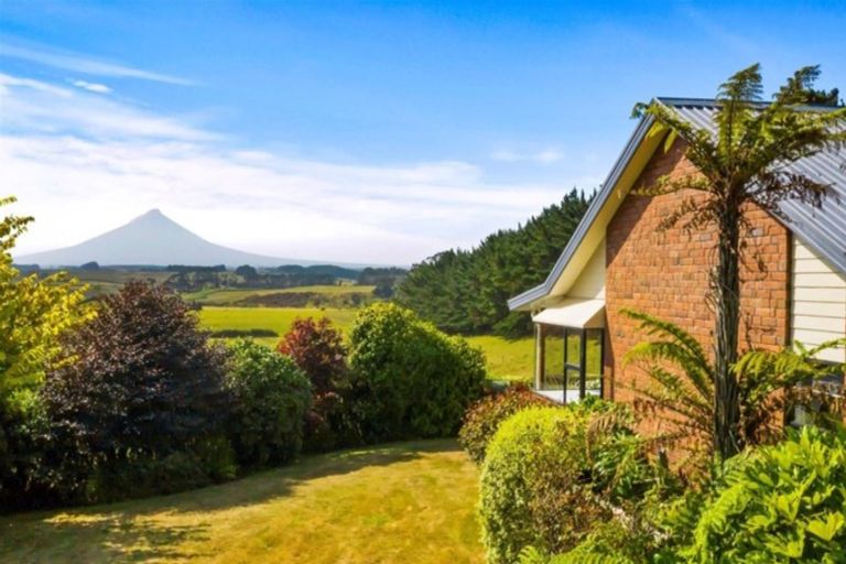 Photo of property in 14 Normanby Road, Normanby, Hawera, 4675