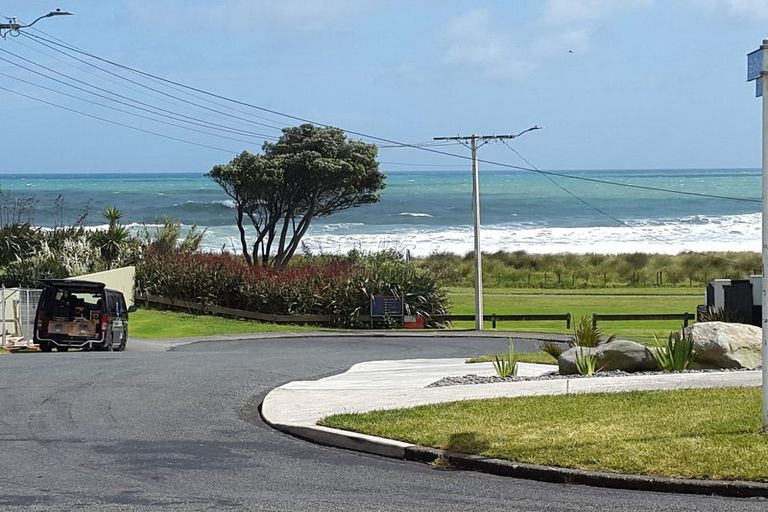 Photo of property in 14 Hamblyn Street, Strandon, New Plymouth, 4312