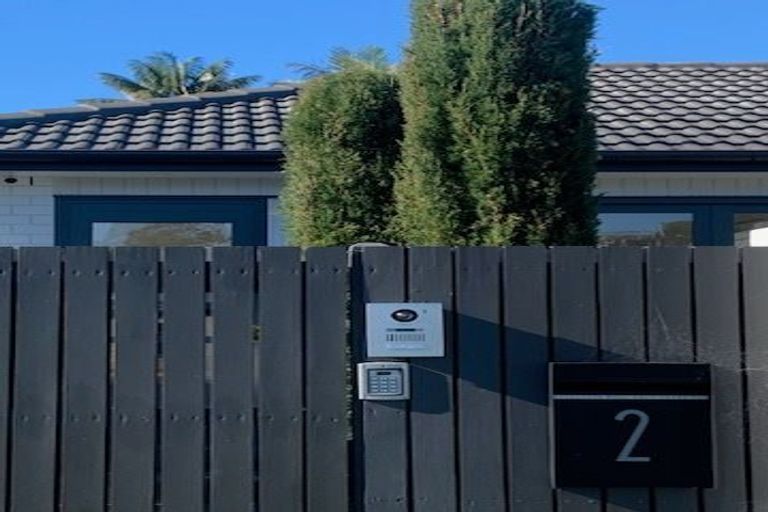 Photo of property in 1/2 Omana Road, Milford, Auckland, 0620