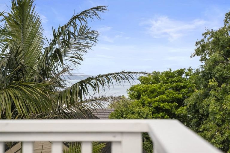 Photo of property in 5 Page Point, Mellons Bay, Auckland, 2014