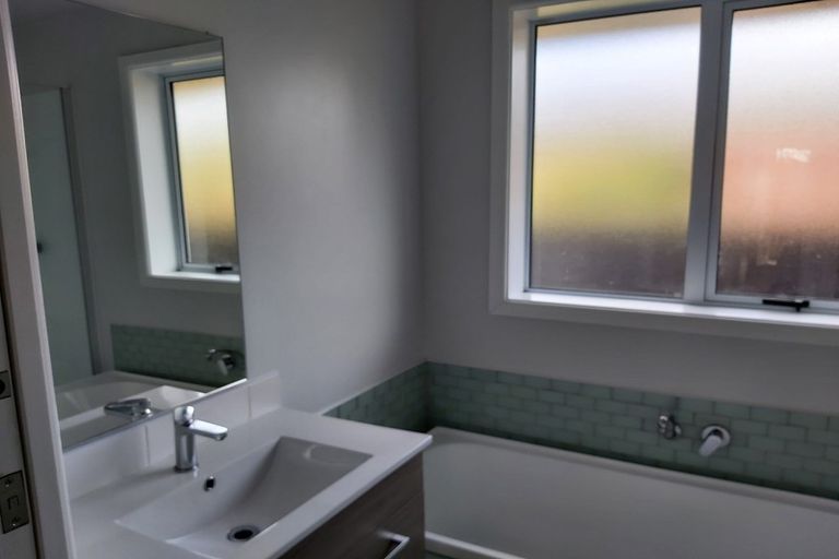 Photo of property in 35 Sevenoaks Drive, Bryndwr, Christchurch, 8053