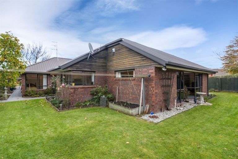 Photo of property in 18 Althorp Place, Avonhead, Christchurch, 8042