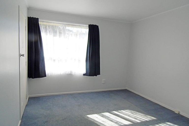 Photo of property in 48 Glenbervie Crescent, Massey, Auckland, 0614