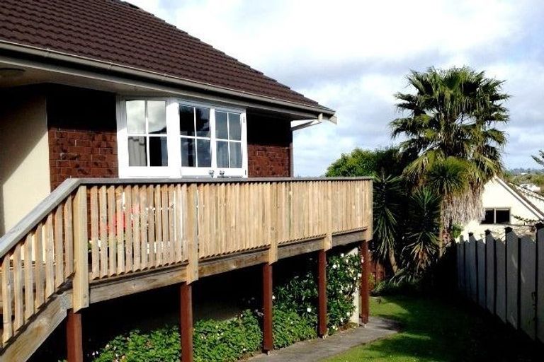 Photo of property in 8 Majesty Place, Half Moon Bay, Auckland, 2012