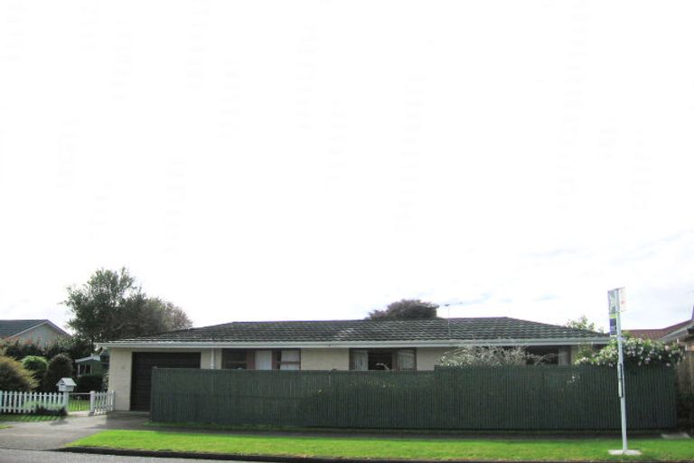 Photo of property in 1 Sylvan Avenue, Waikanae, 5036