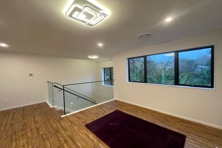 Photo of property in 25 Armstrong Place, New Lynn, Auckland, 0600
