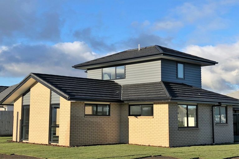 Photo of property in 1 Robalan Close, Halswell, Christchurch, 8025