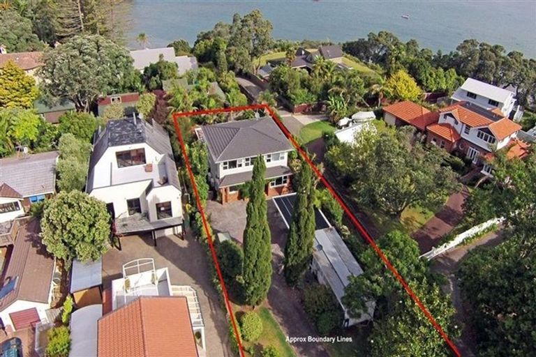 Photo of property in 15 Waiake Street, Torbay, Auckland, 0630