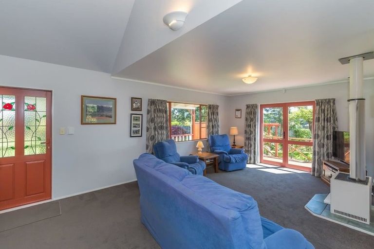 Photo of property in 461 Tararua Road, Levin, 5571