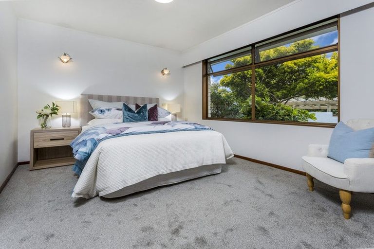 Photo of property in 58 Ravenwood Drive, Forrest Hill, Auckland, 0620