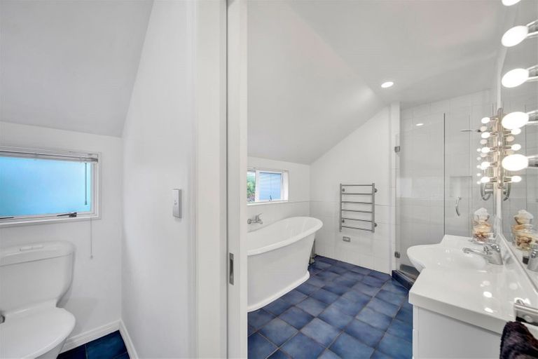 Photo of property in 12b Frank Frethey Place, Highlands Park, New Plymouth, 4312