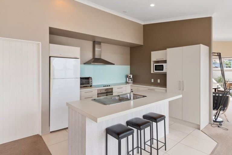 Photo of property in 6 Redcliffs View Lane, Redcliffs, Christchurch, 8081