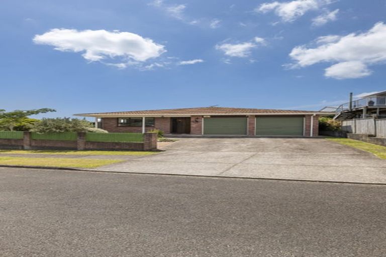 Photo of property in 8 La Salle Drive, Westown, New Plymouth, 4310