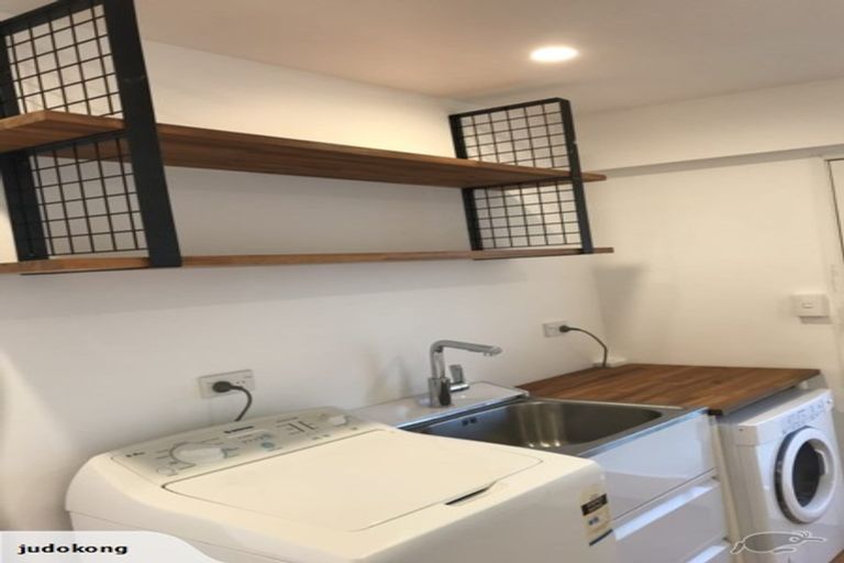 Photo of property in 5 Madison Place, Forrest Hill, Auckland, 0620