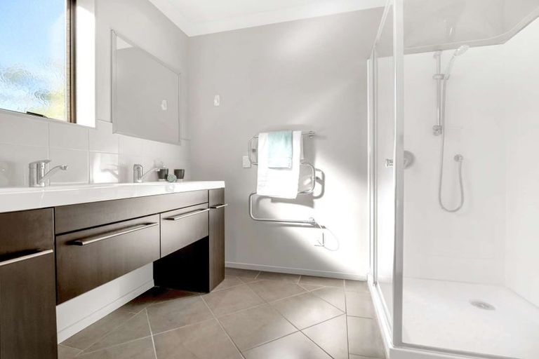 Photo of property in 100 Shakespeare Street, Leamington, Cambridge, 3432