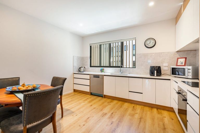 Photo of property in 11 Ngaru Way, Orewa, 0931