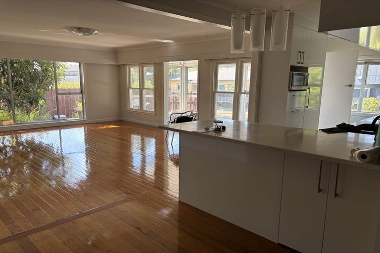 Photo of property in 1/75 Shakespeare Road, Milford, Auckland, 0620