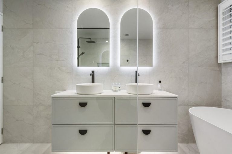 Photo of property in 2/35a Rangatira Road, Beach Haven, Auckland, 0626