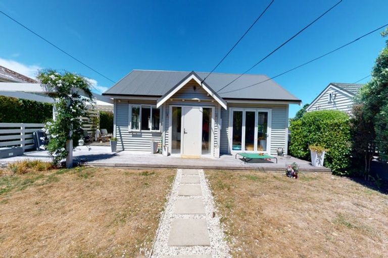 Photo of property in 143 Derwent Street, Island Bay, Wellington, 6023