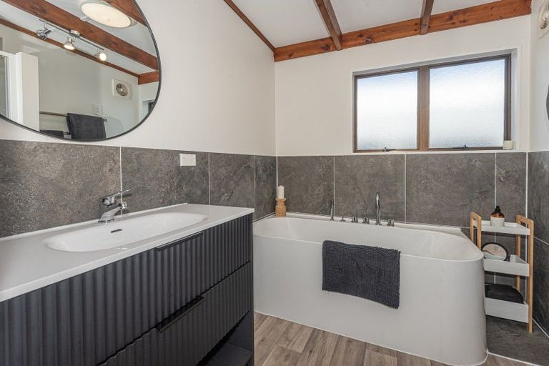 Photo of property in 400 Apotu Road, Kauri, Kamo, 0185