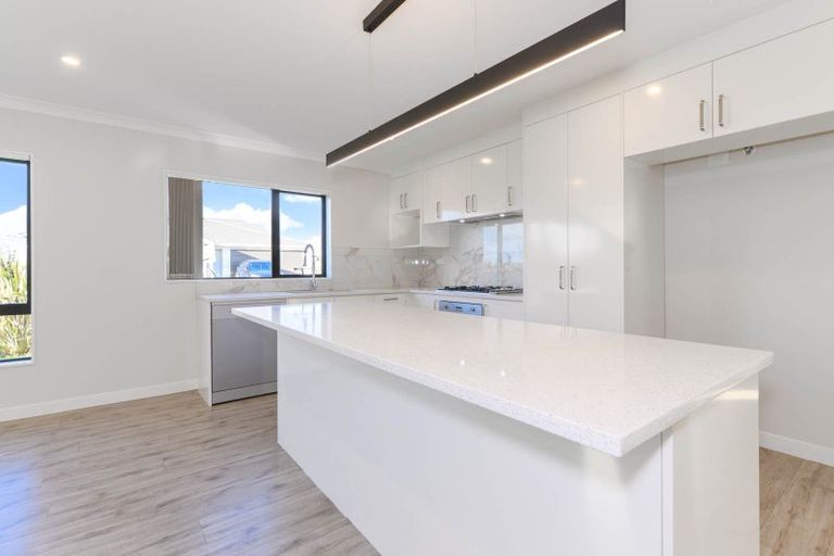 Photo of property in 40 Koroheke Road, Takanini, 2110