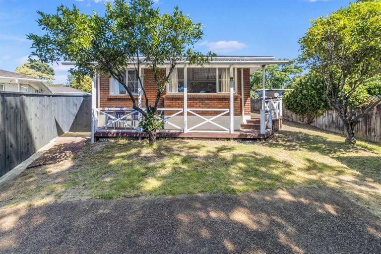 Photo of property in 1/10 May Avenue, Te Atatu South, Auckland, 0610