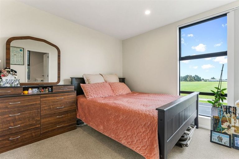 Photo of property in 15 Battalion Drive, Papakura, 2110