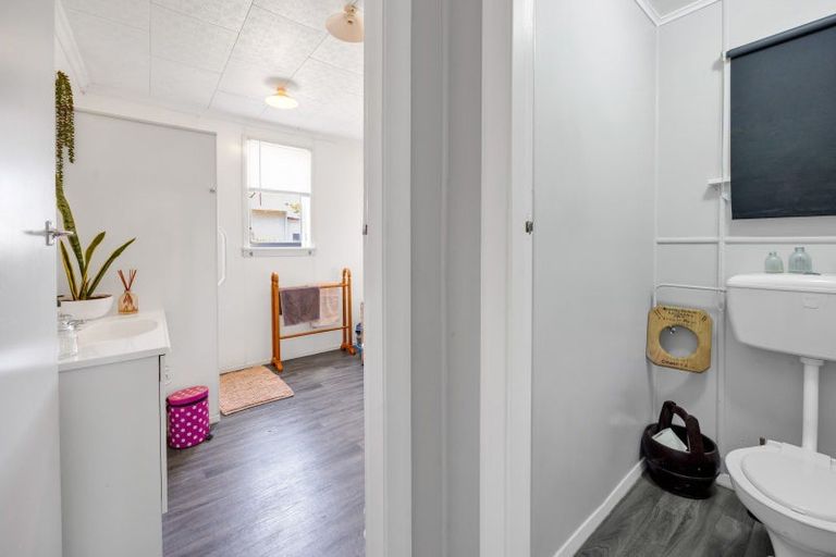 Photo of property in 68 Domett Street, Opunake, 4616