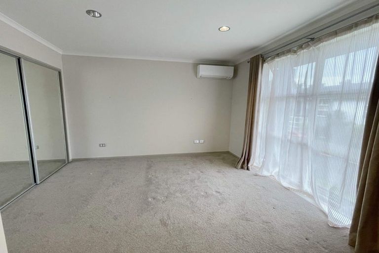 Photo of property in 30 The Track, Takanini, 2112