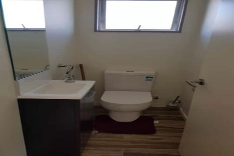 Photo of property in 13 Medina Place, Half Moon Bay, Auckland, 2012