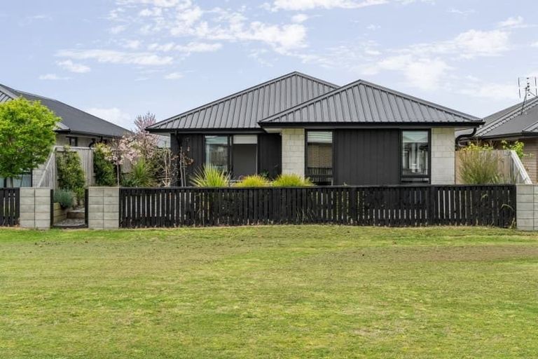 Photo of property in 4 Navy Lane, Papamoa, 3118