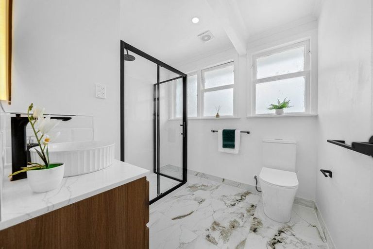 Photo of property in 1/20 Sarajevo Place, Massey, Auckland, 0614