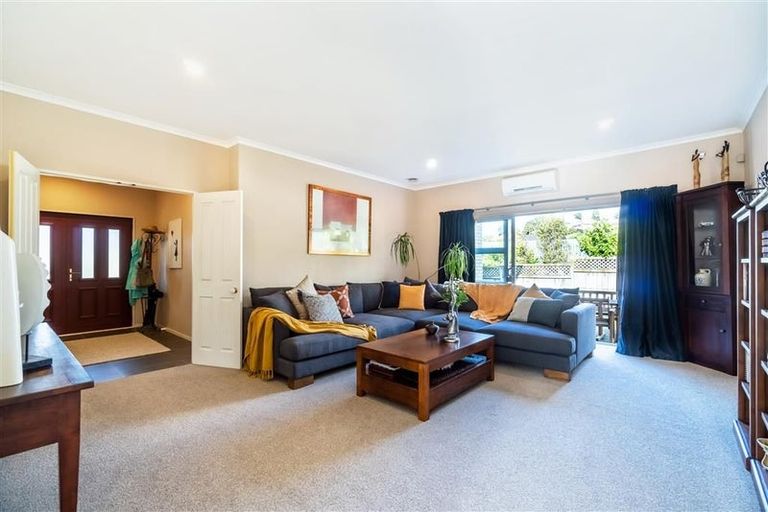 Photo of property in 48 Hogarth Rise, West Harbour, Auckland, 0618