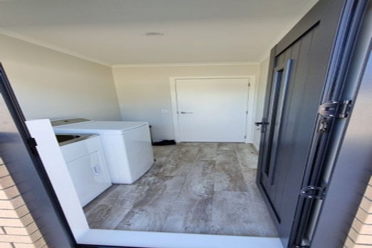 Photo of property in 8 Enereta Road, Otaki, 5512